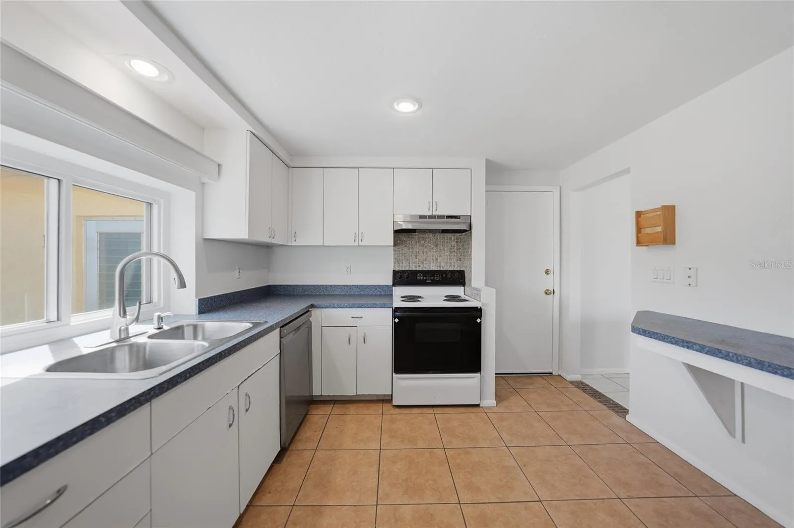 60 ROTONDA CIR