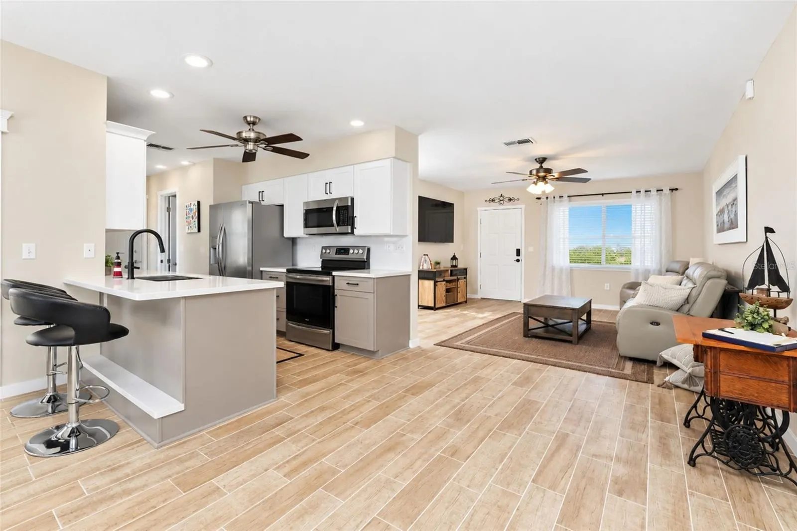 258 ANNAPOLIS LN