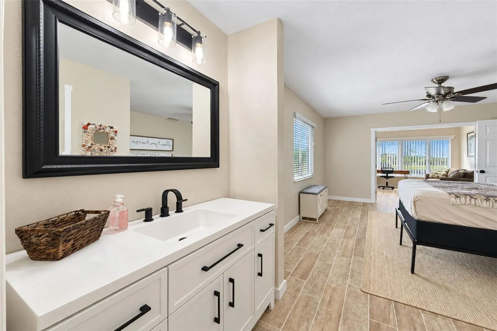 258 ANNAPOLIS LN