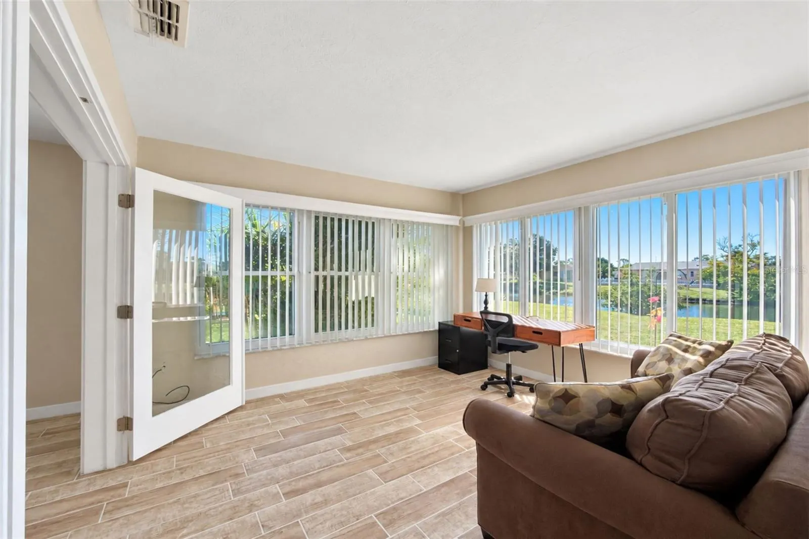 258 ANNAPOLIS LN