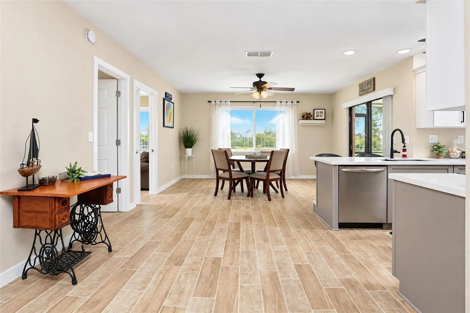 258 ANNAPOLIS LN