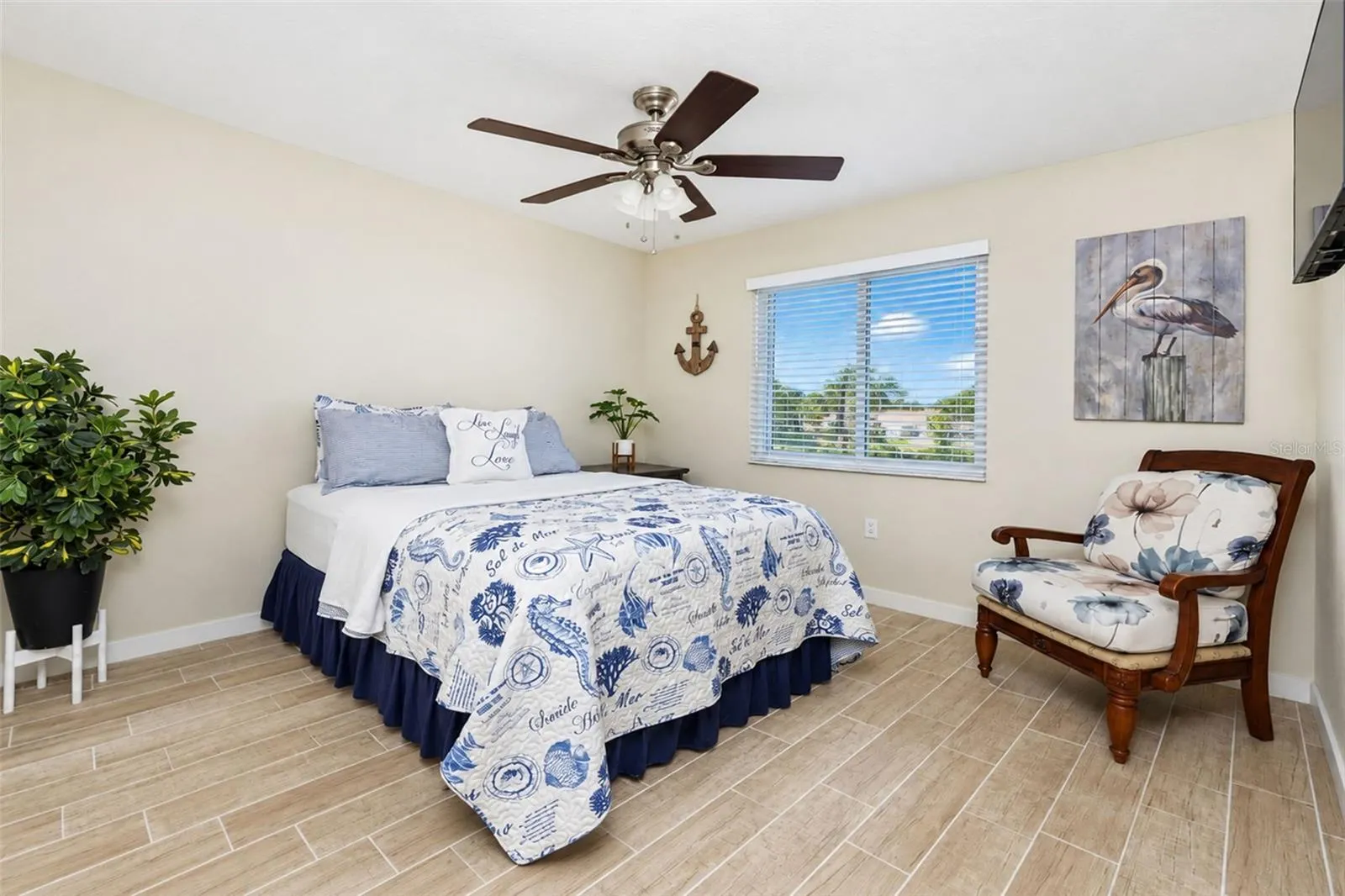 258 ANNAPOLIS LN