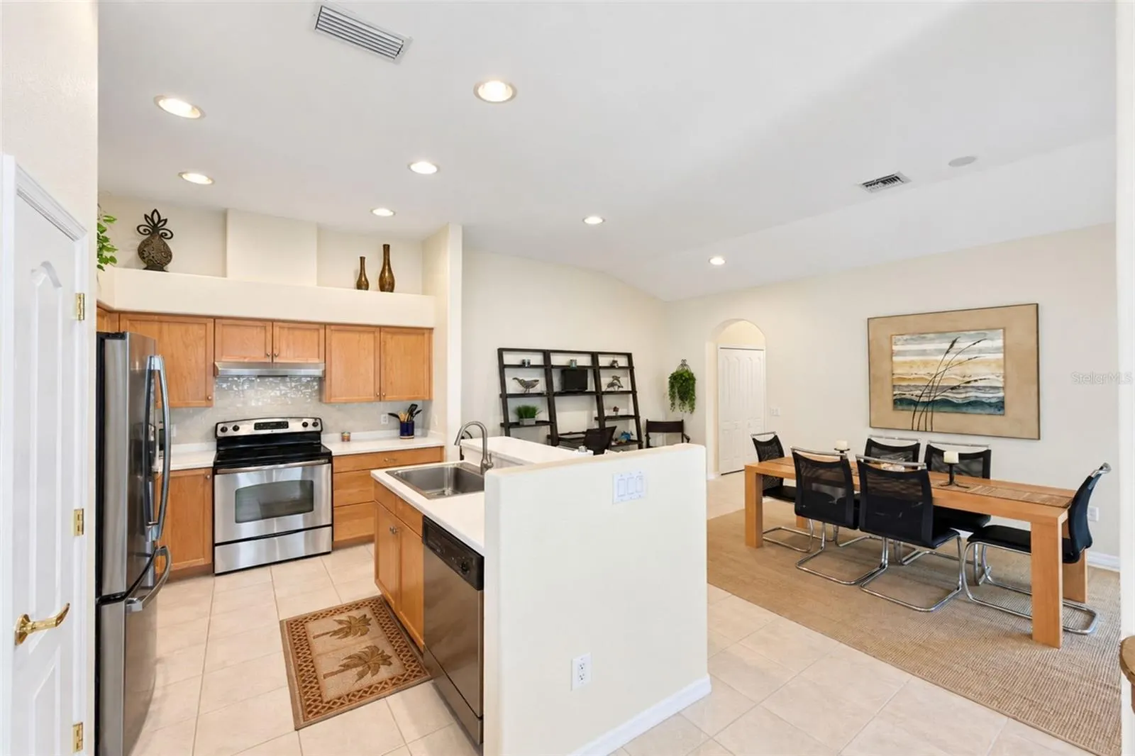420 LEHALIS DR