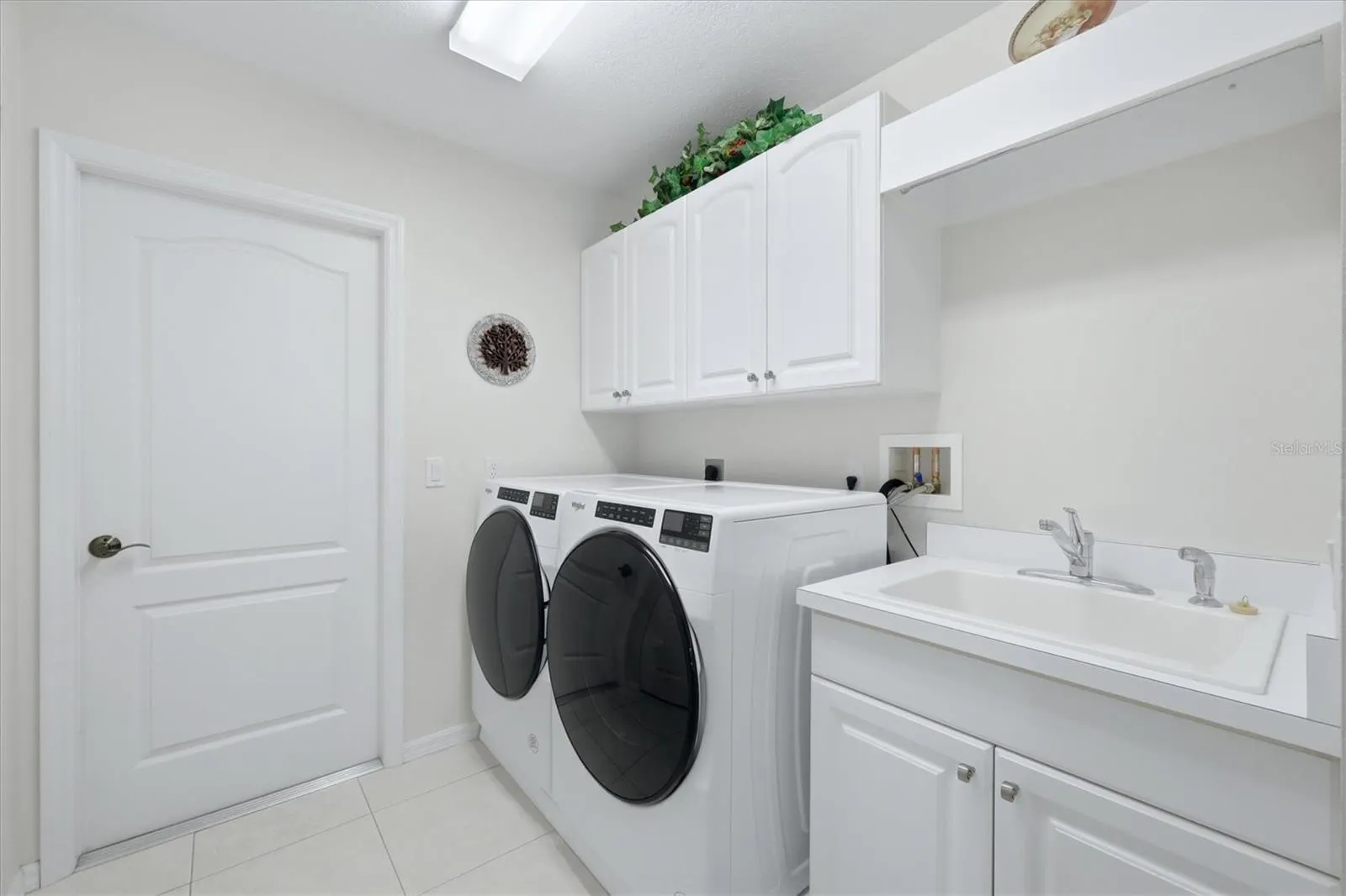 82 PINEHURST PL