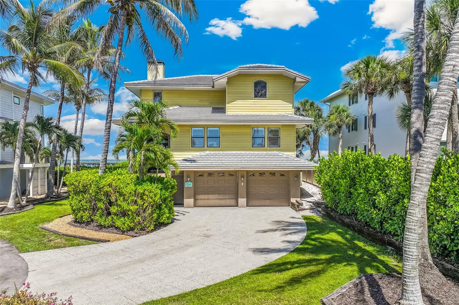 16776 GRANDE QUAY DR