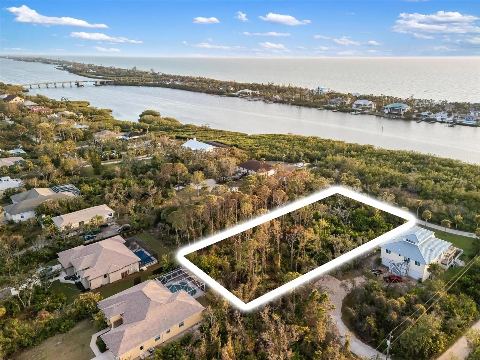 BAYSHORE DR