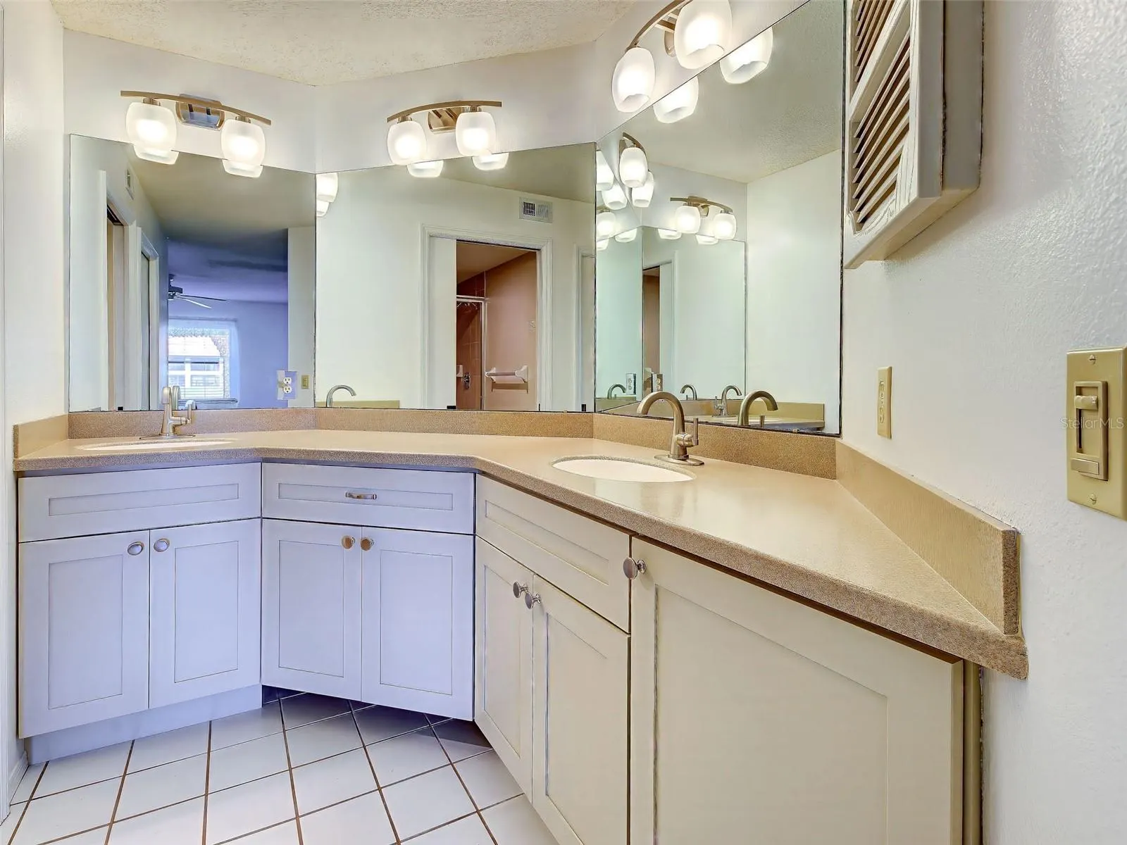 405 PINE HOLLOW CIR #405 #405