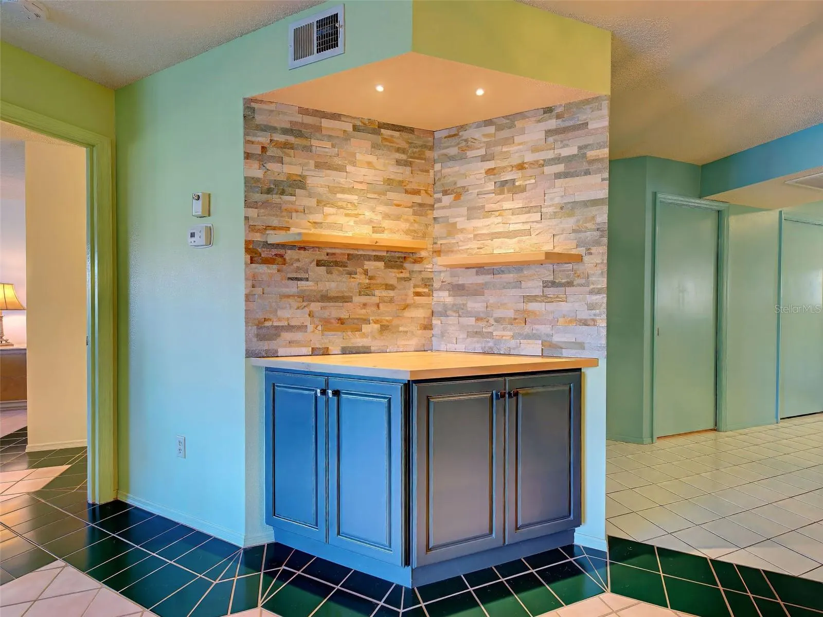 405 PINE HOLLOW CIR #405 #405
