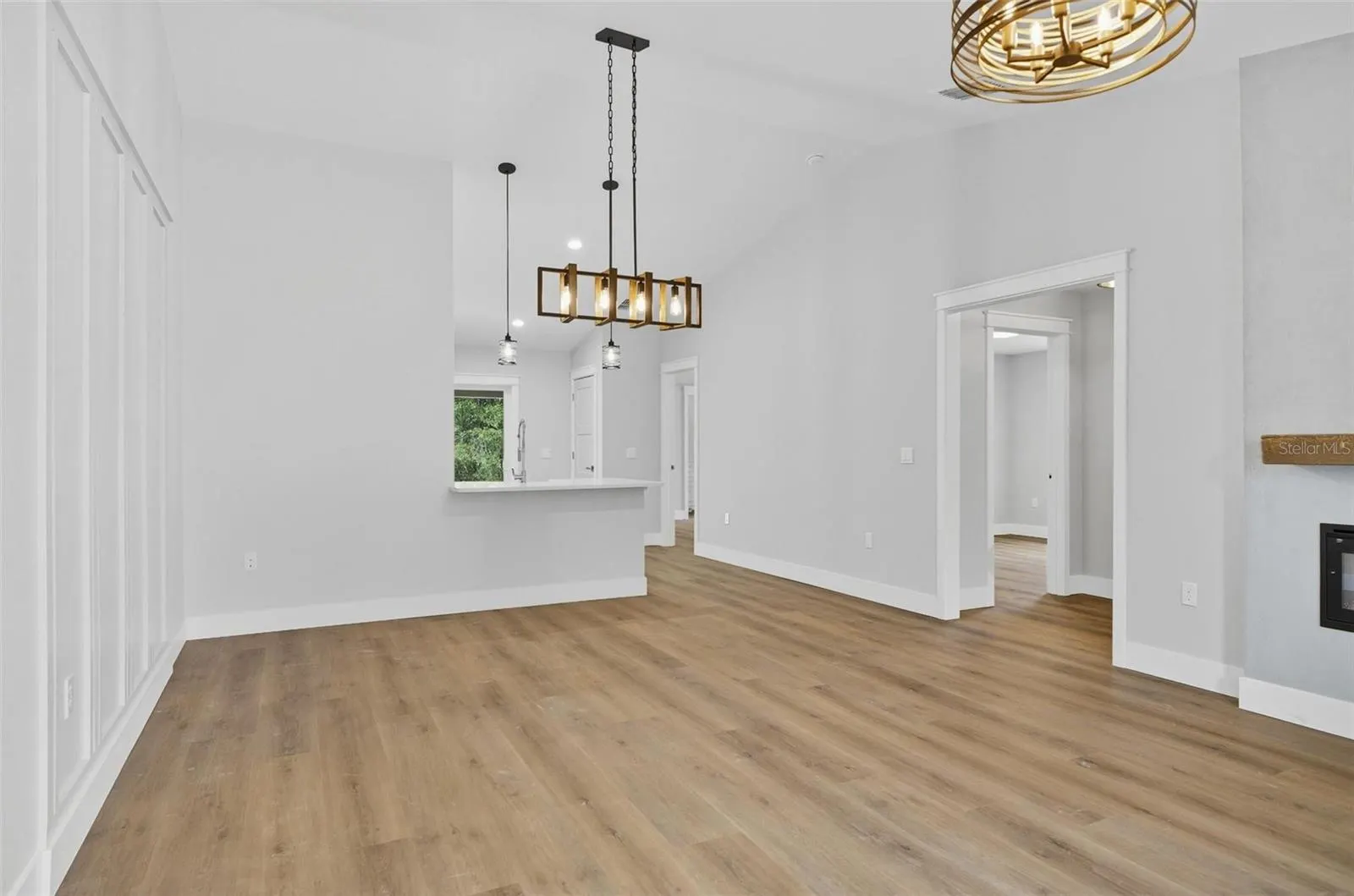 13 FANSHAWE LN