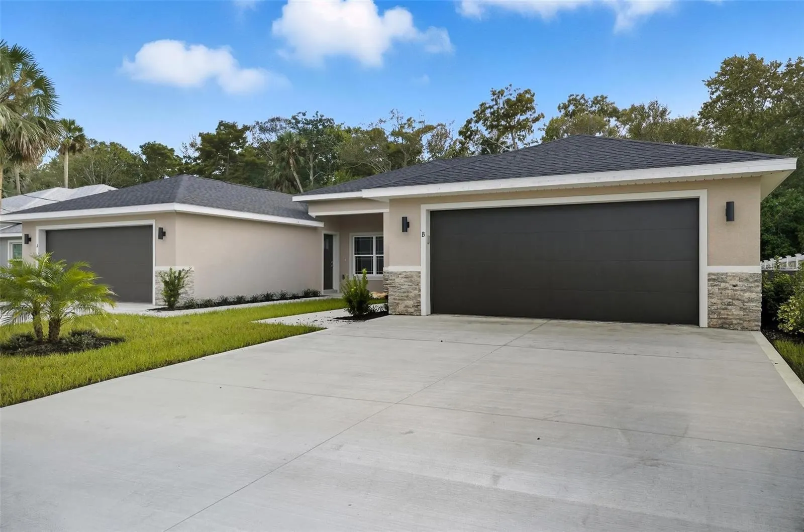 13 FANSHAWE LN