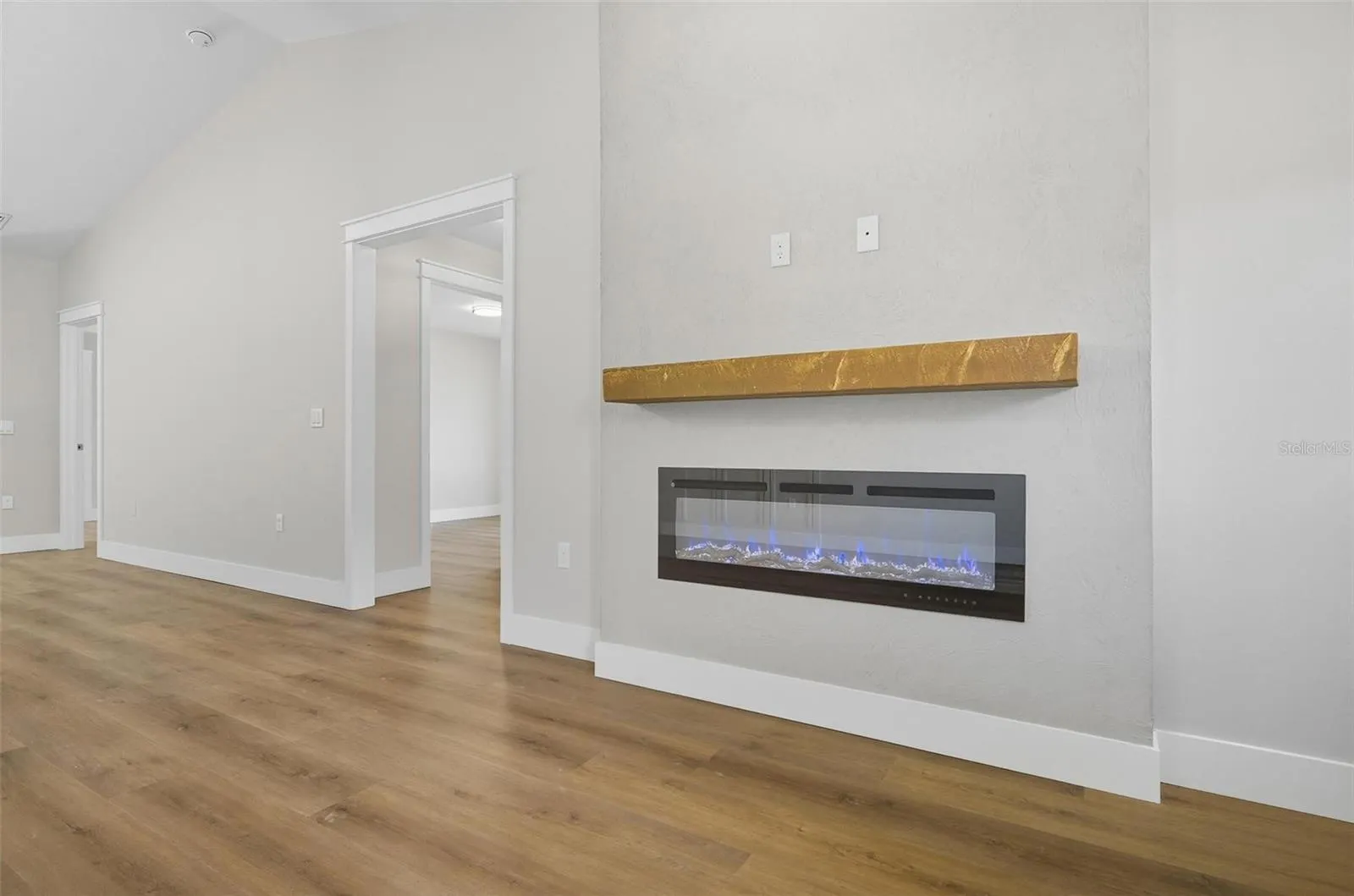 13 FANSHAWE LN