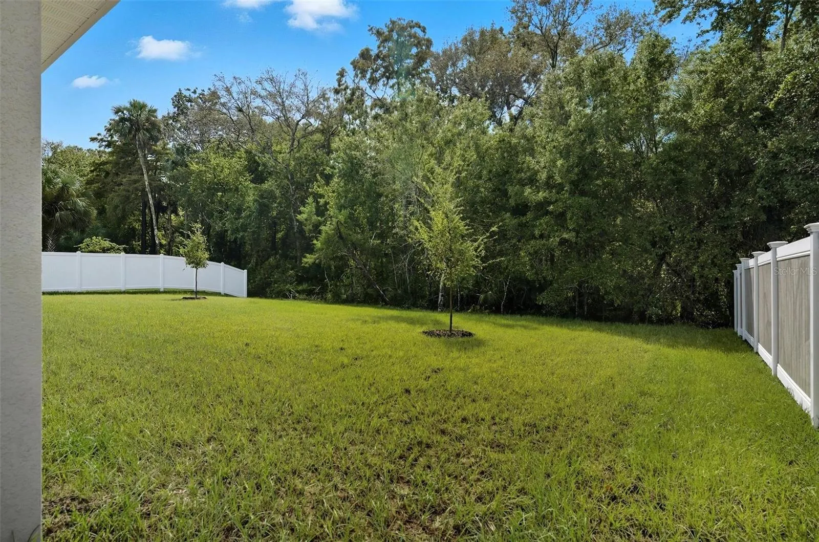 13 FANSHAWE LN