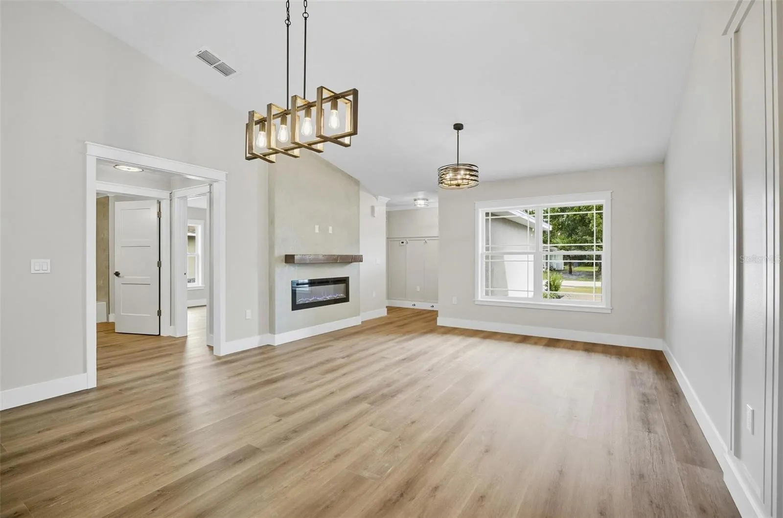 13 FANSHAWE LN