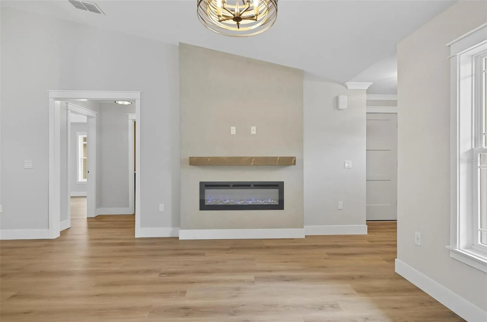13 FANSHAWE LN