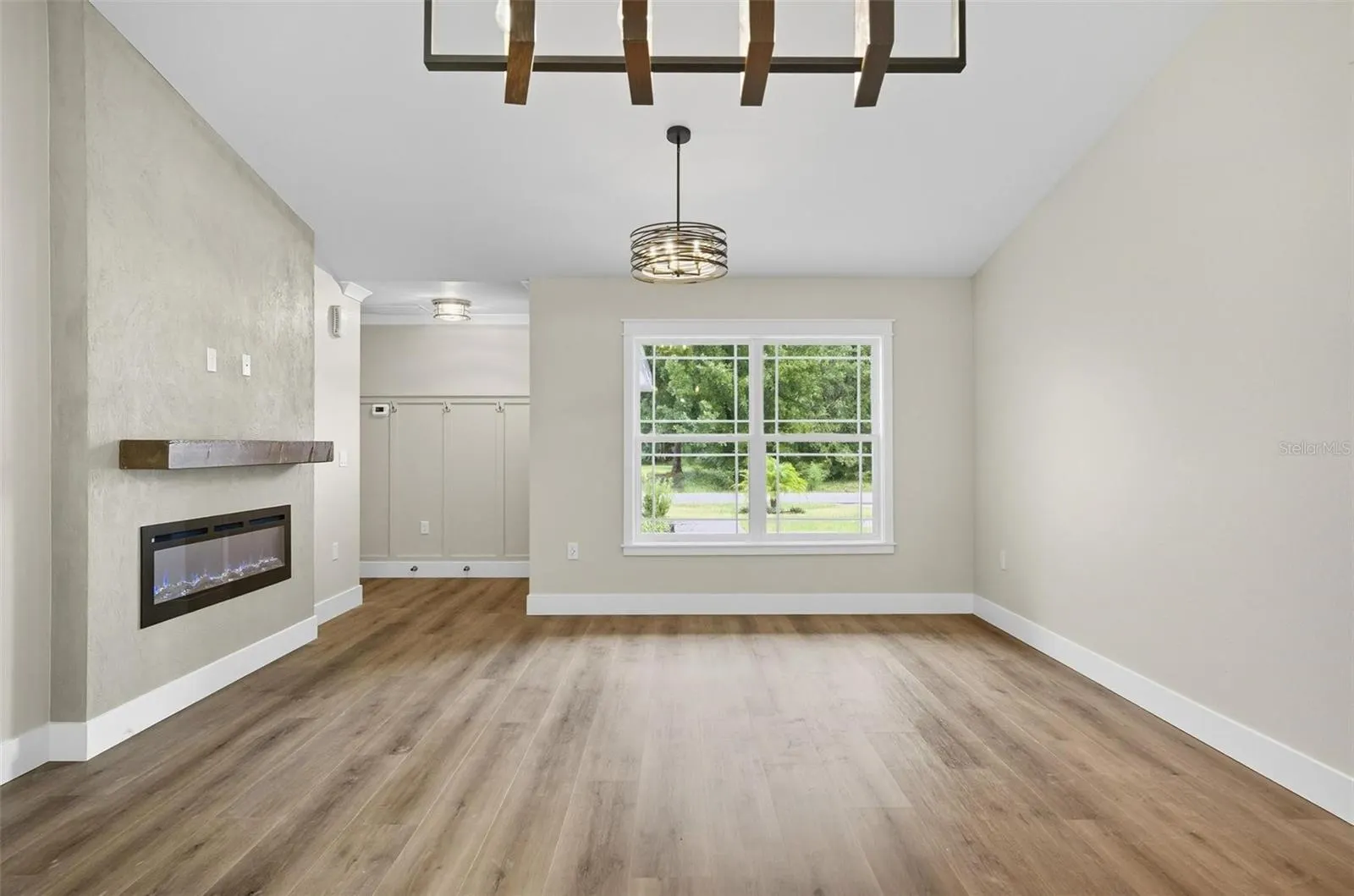 13 FANSHAWE LN