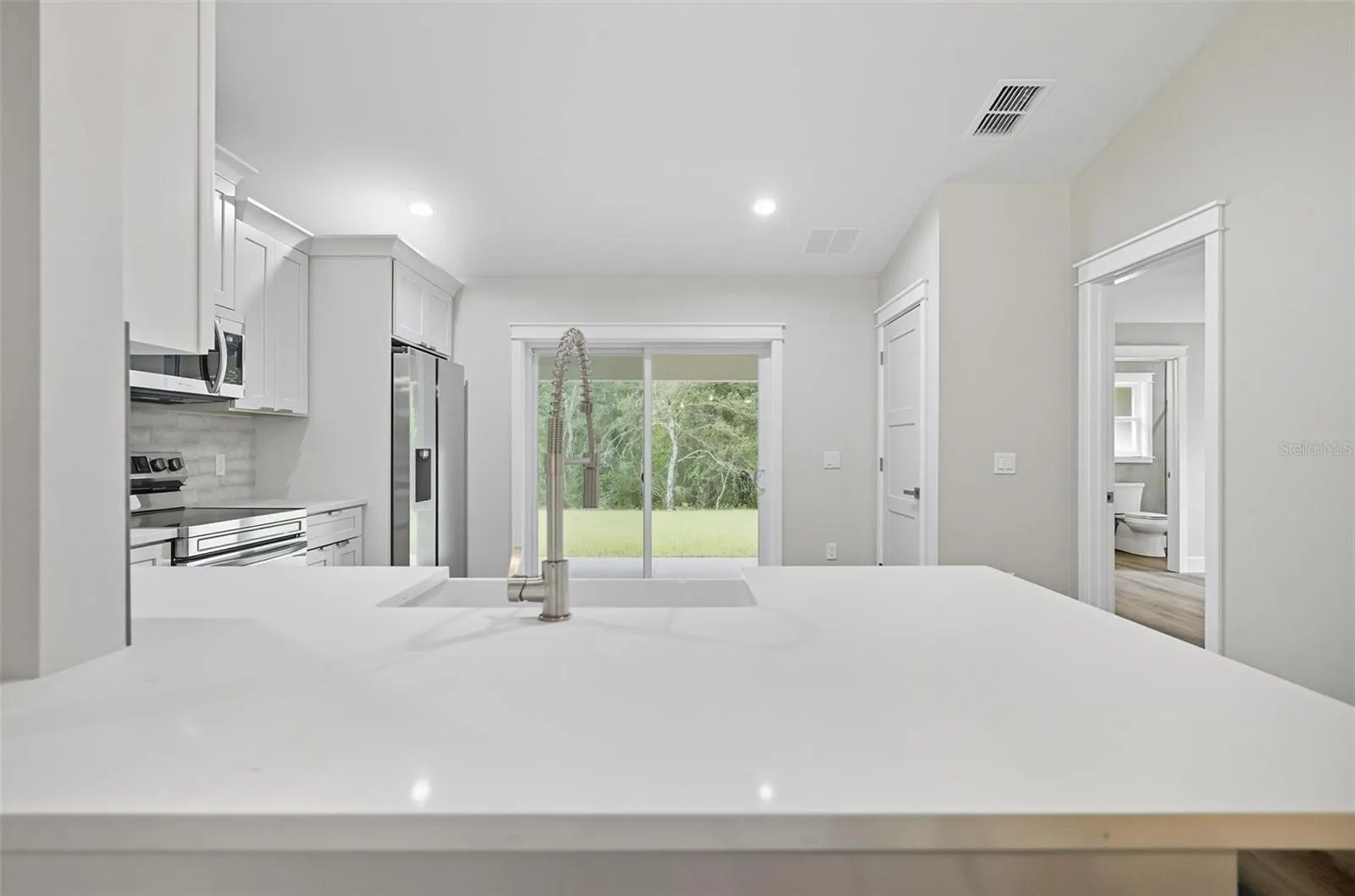 13 FANSHAWE LN
