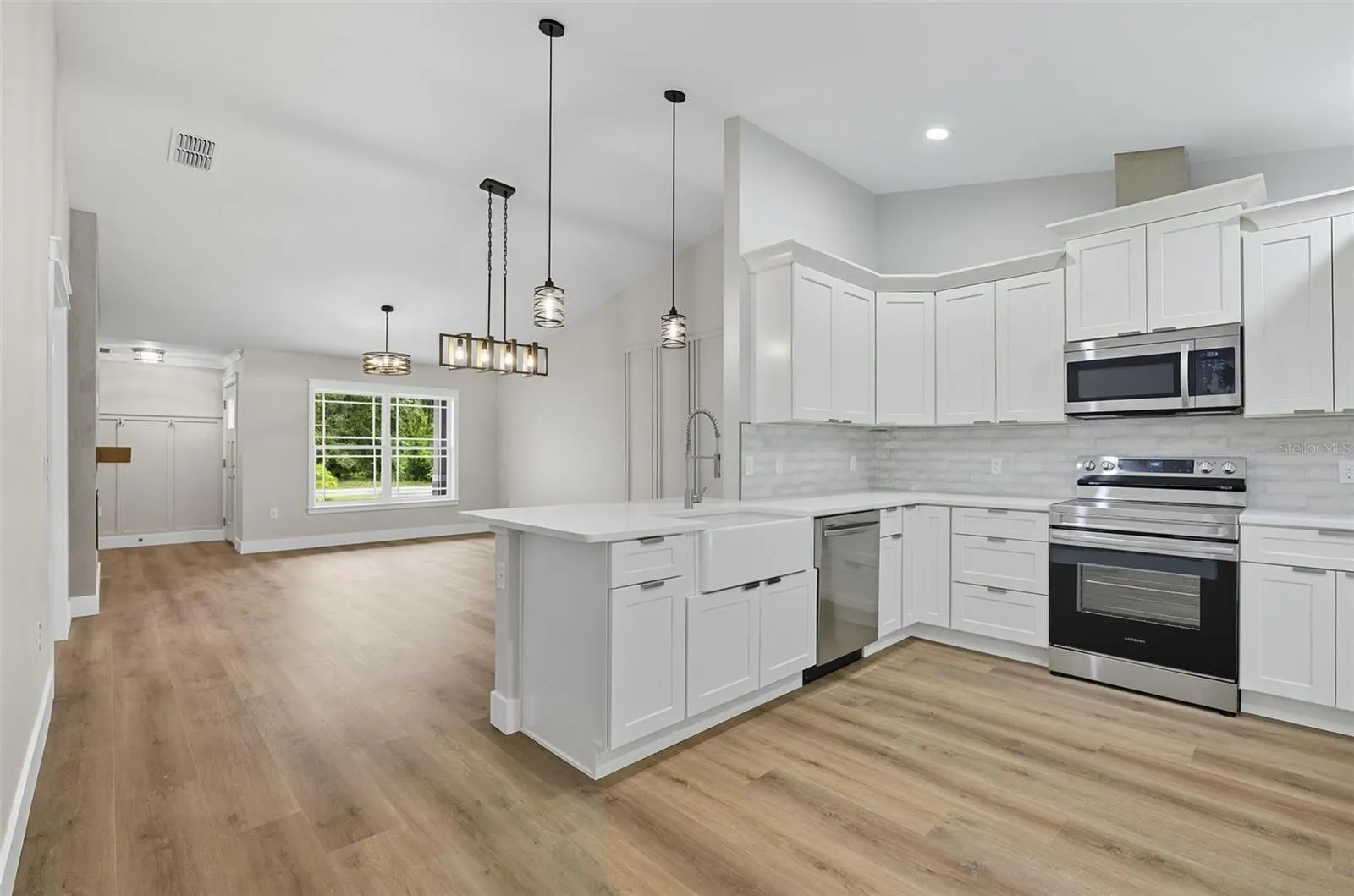 13 FANSHAWE LN