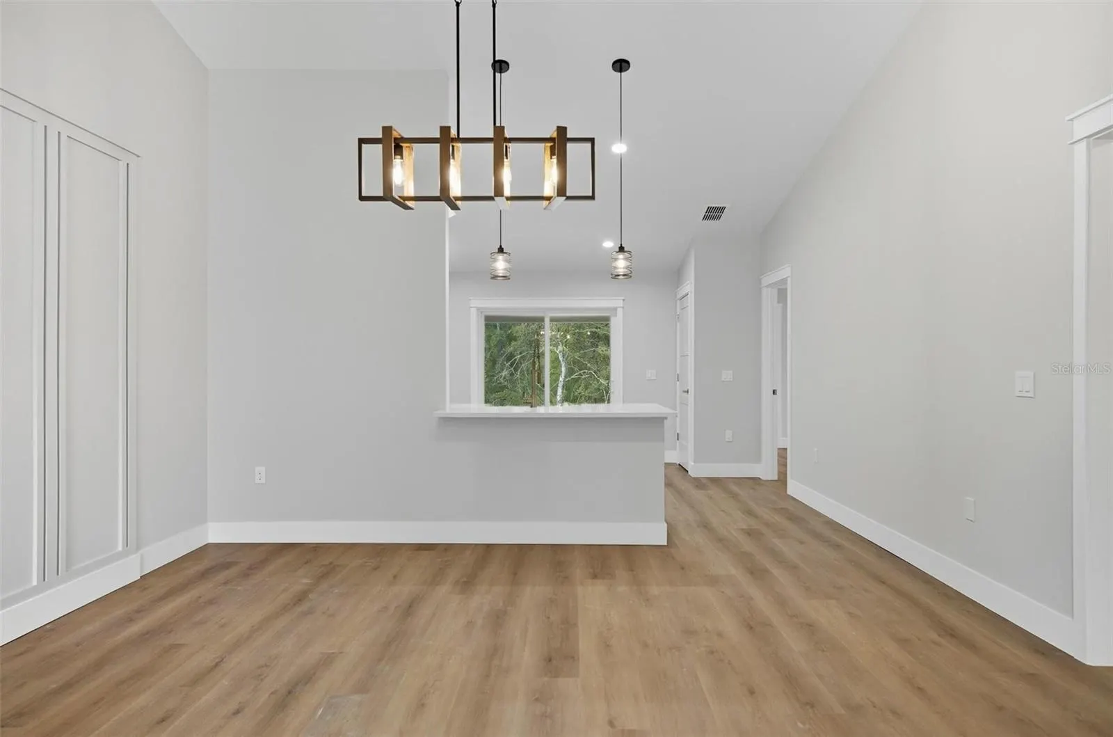 13 FANSHAWE LN