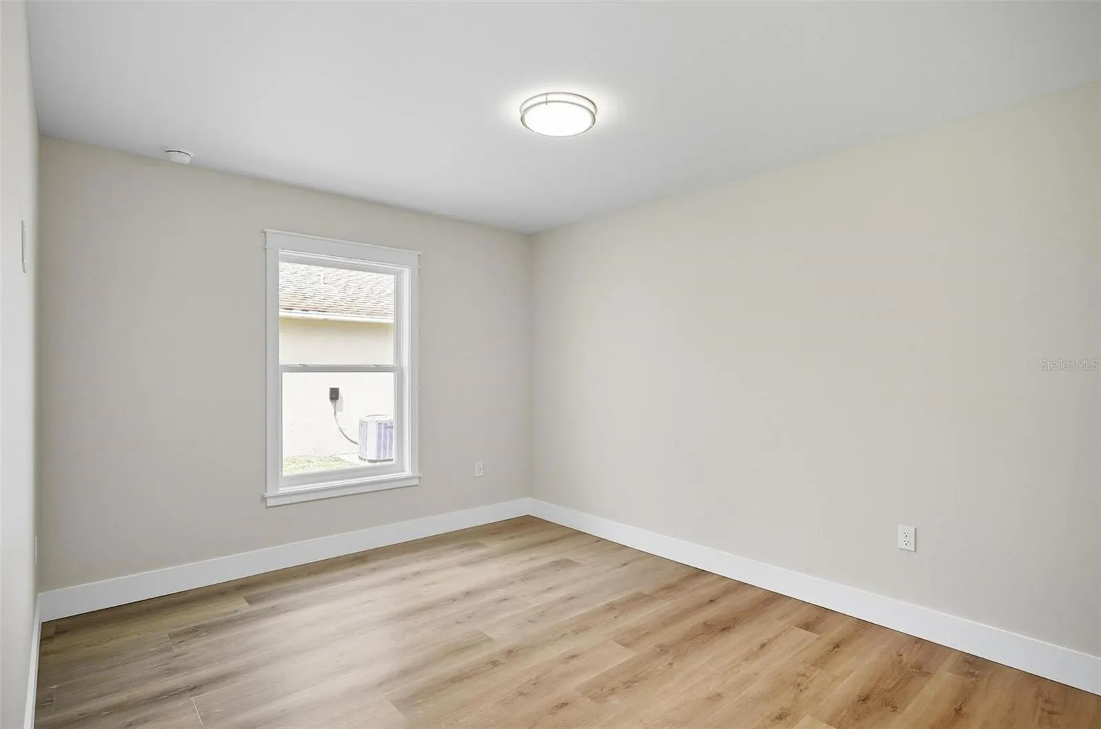 13 FANSHAWE LN