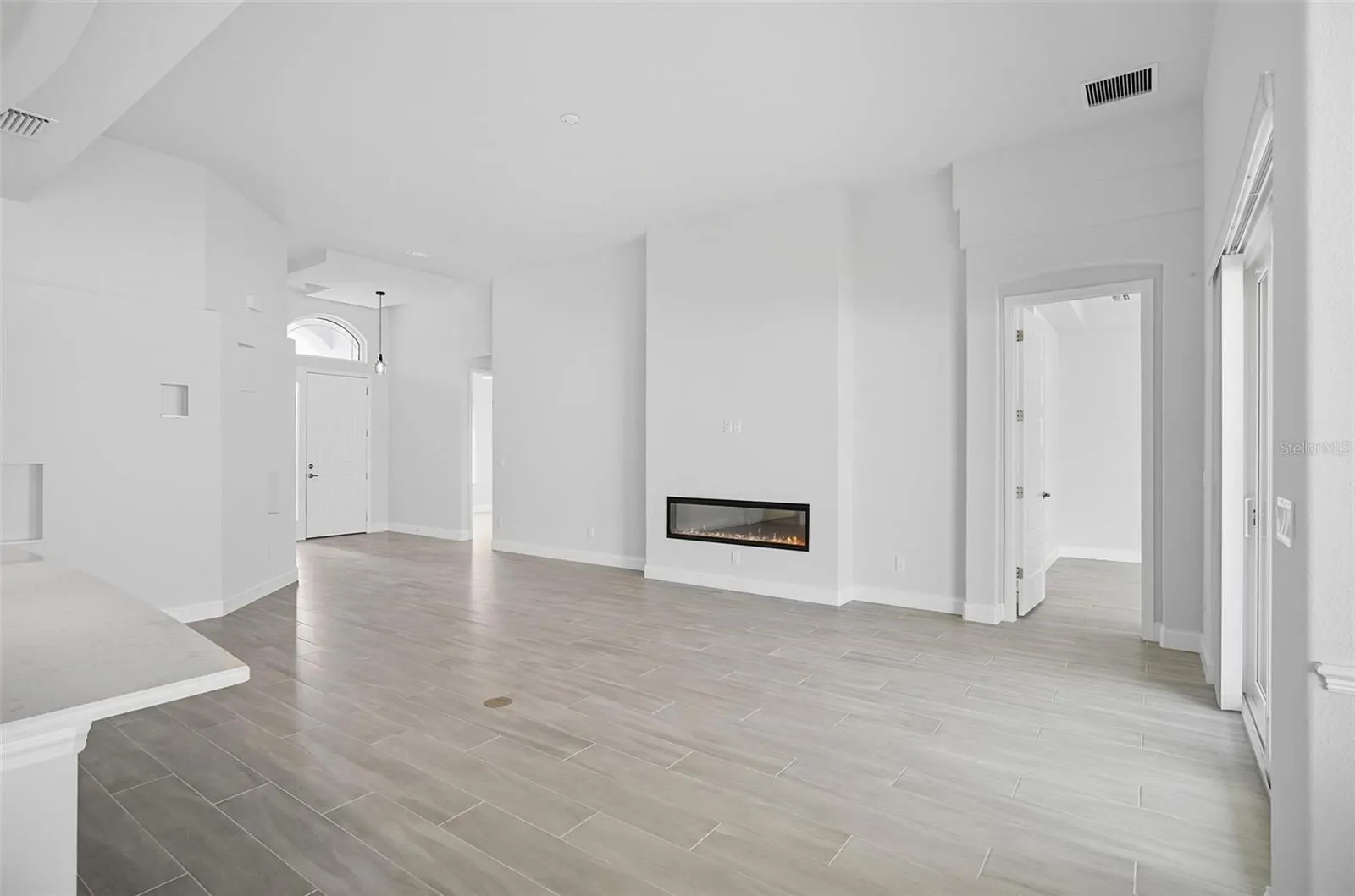 14 DEL PALMA DR