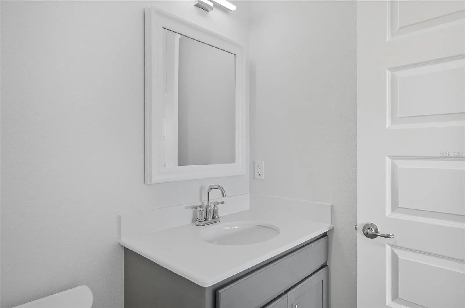 14 DEL PALMA DR