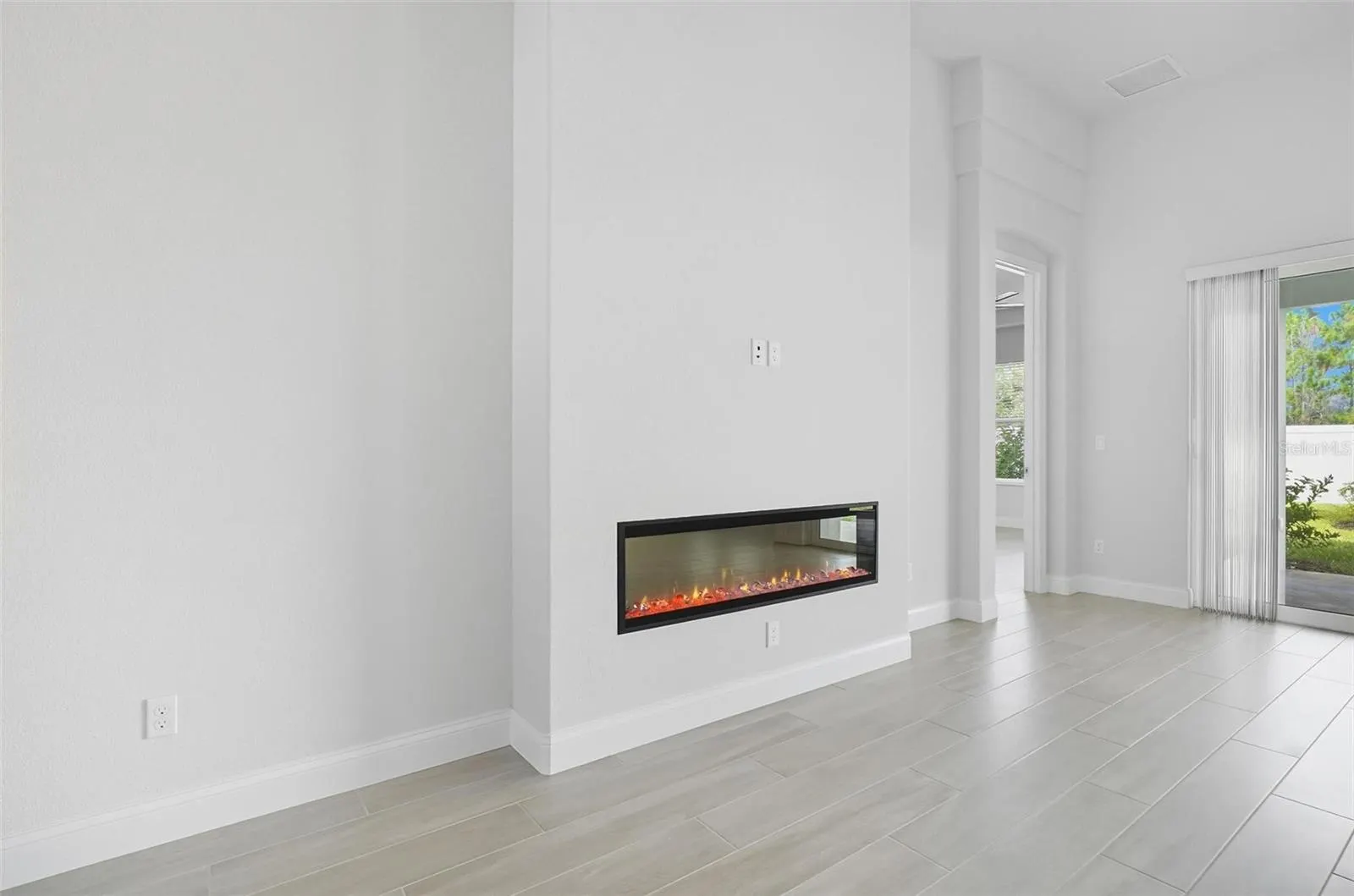 14 DEL PALMA DR