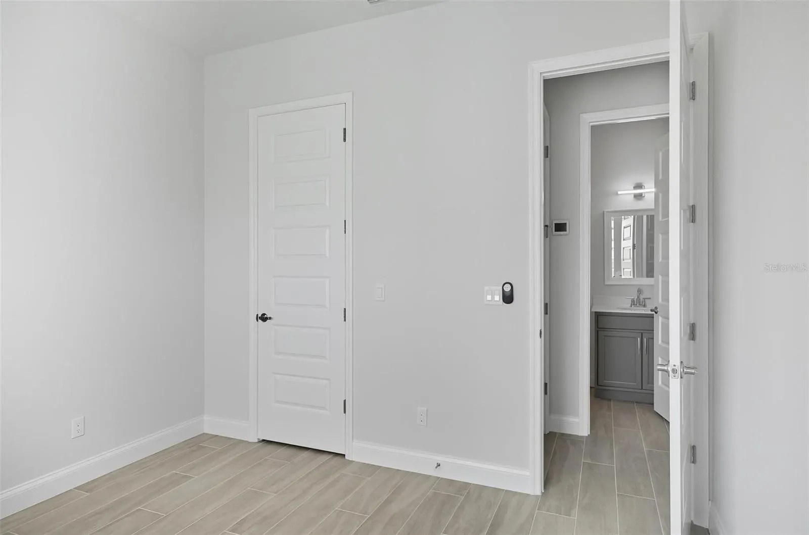 14 DEL PALMA DR