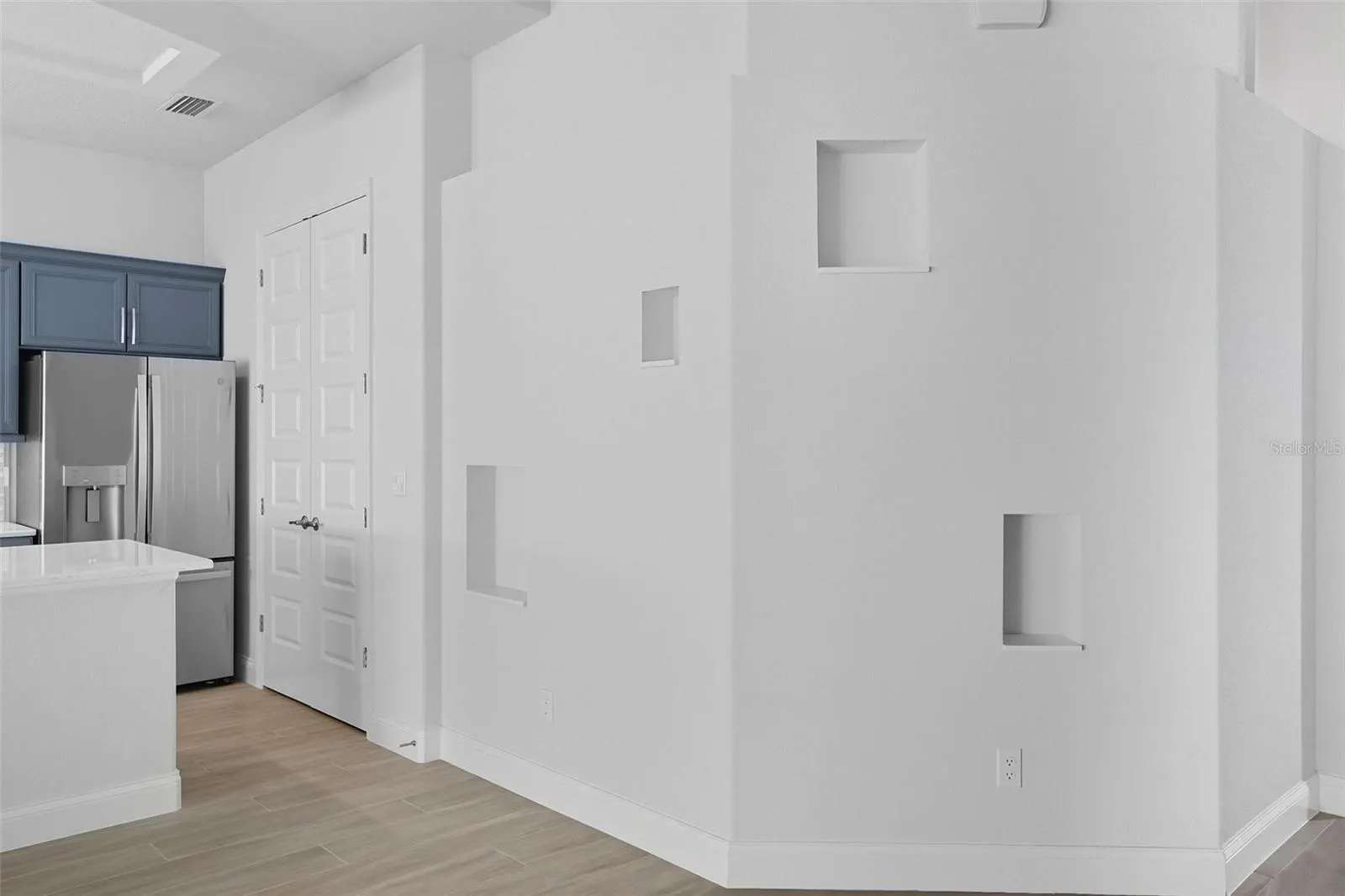 14 DEL PALMA DR