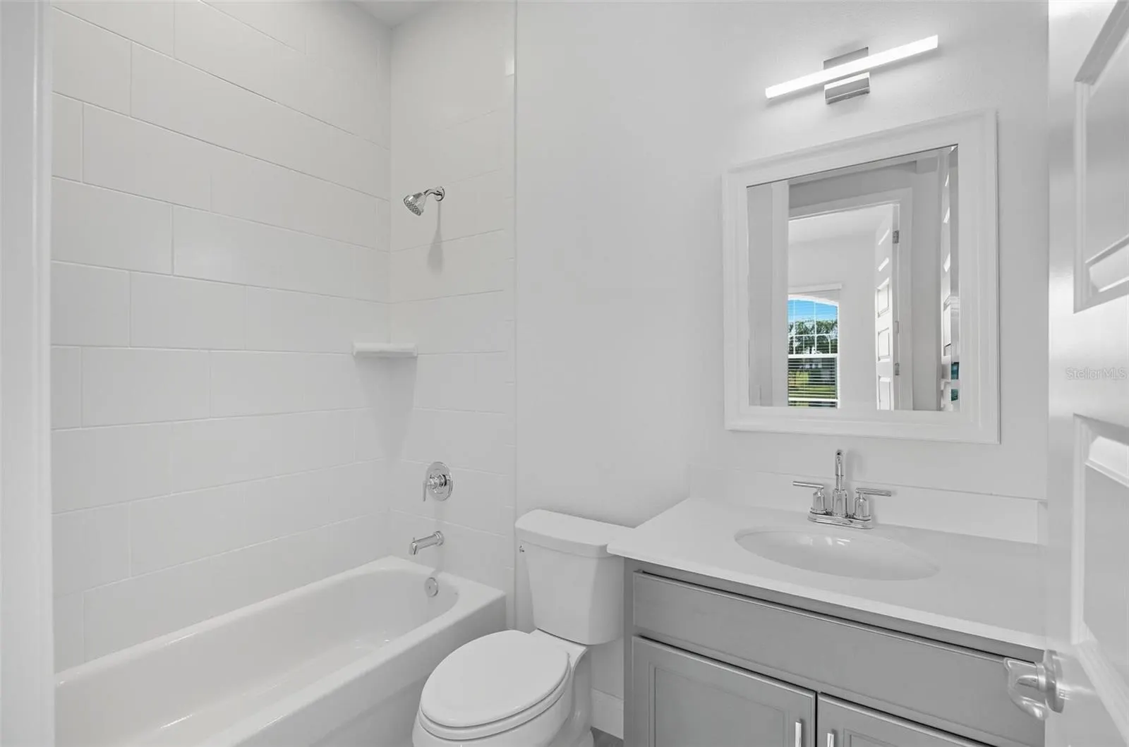 14 DEL PALMA DR