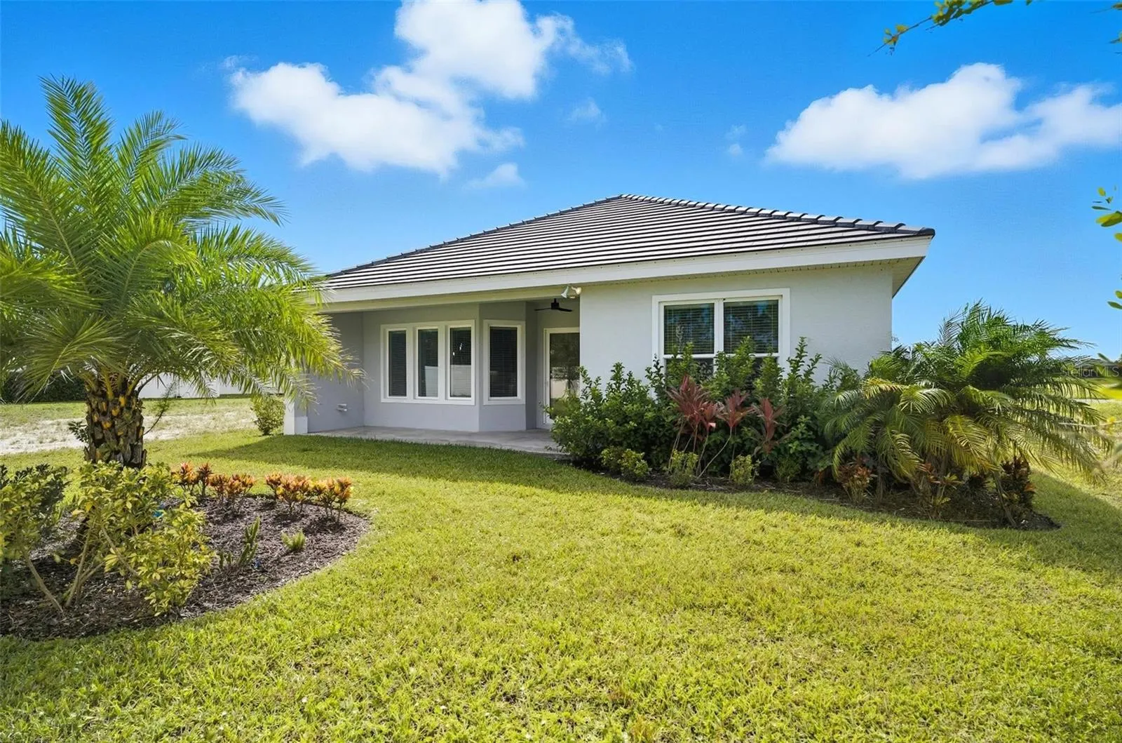 14 DEL PALMA DR