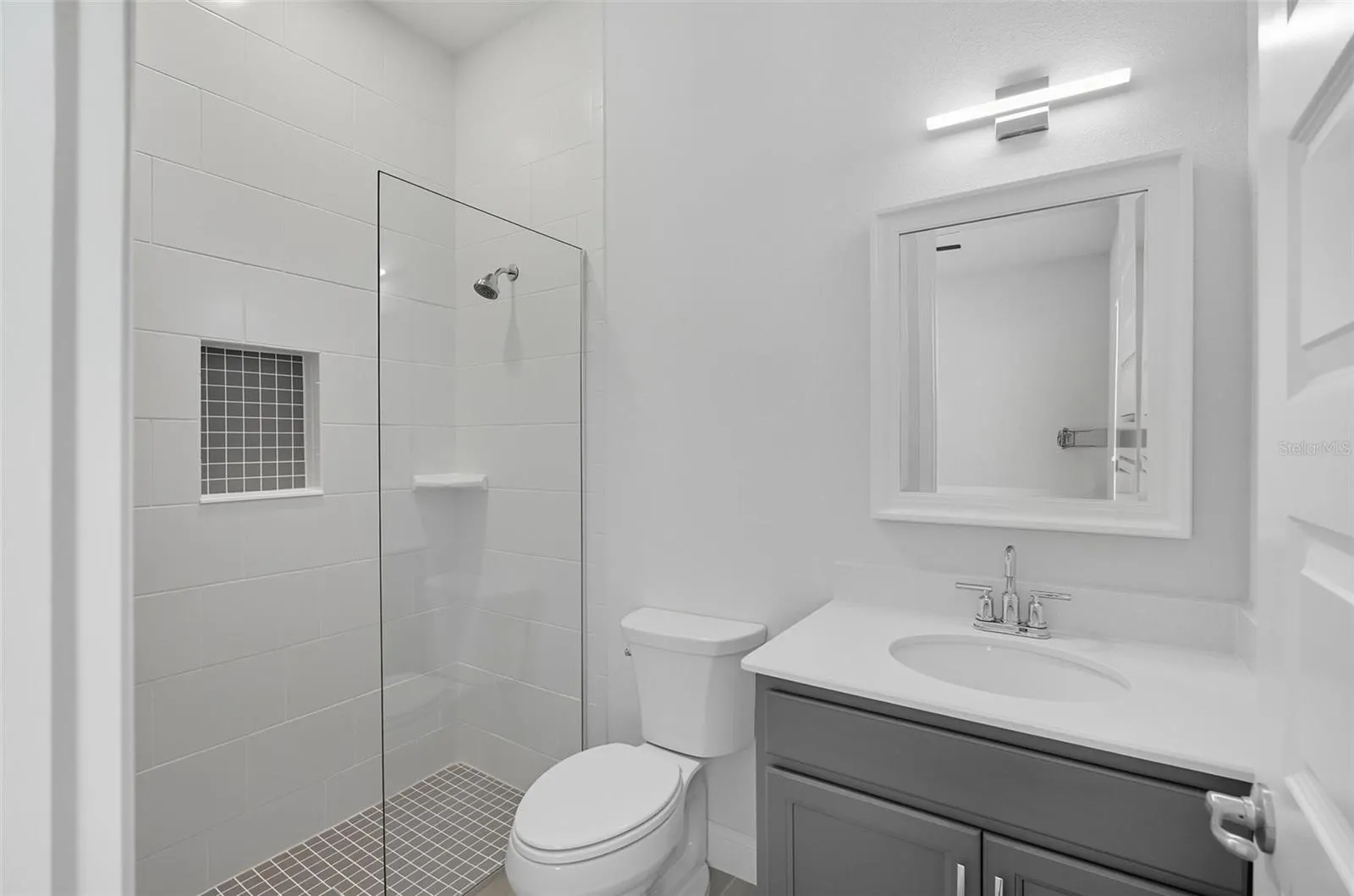 14 DEL PALMA DR