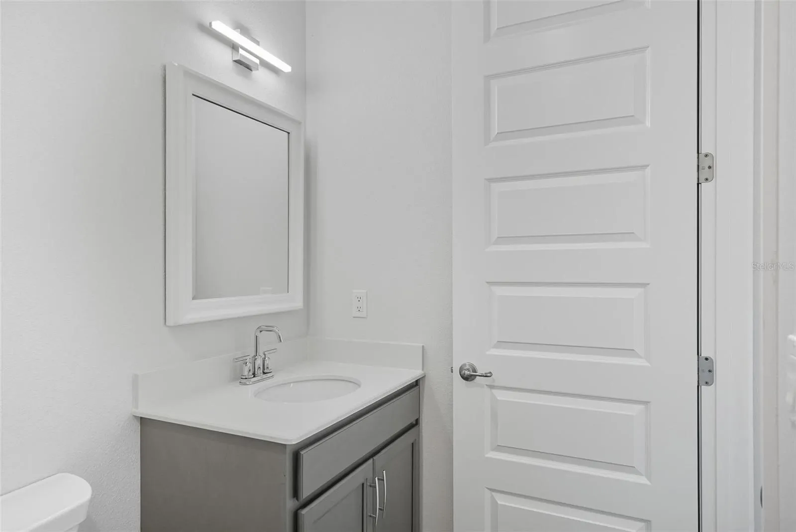 14 DEL PALMA DR