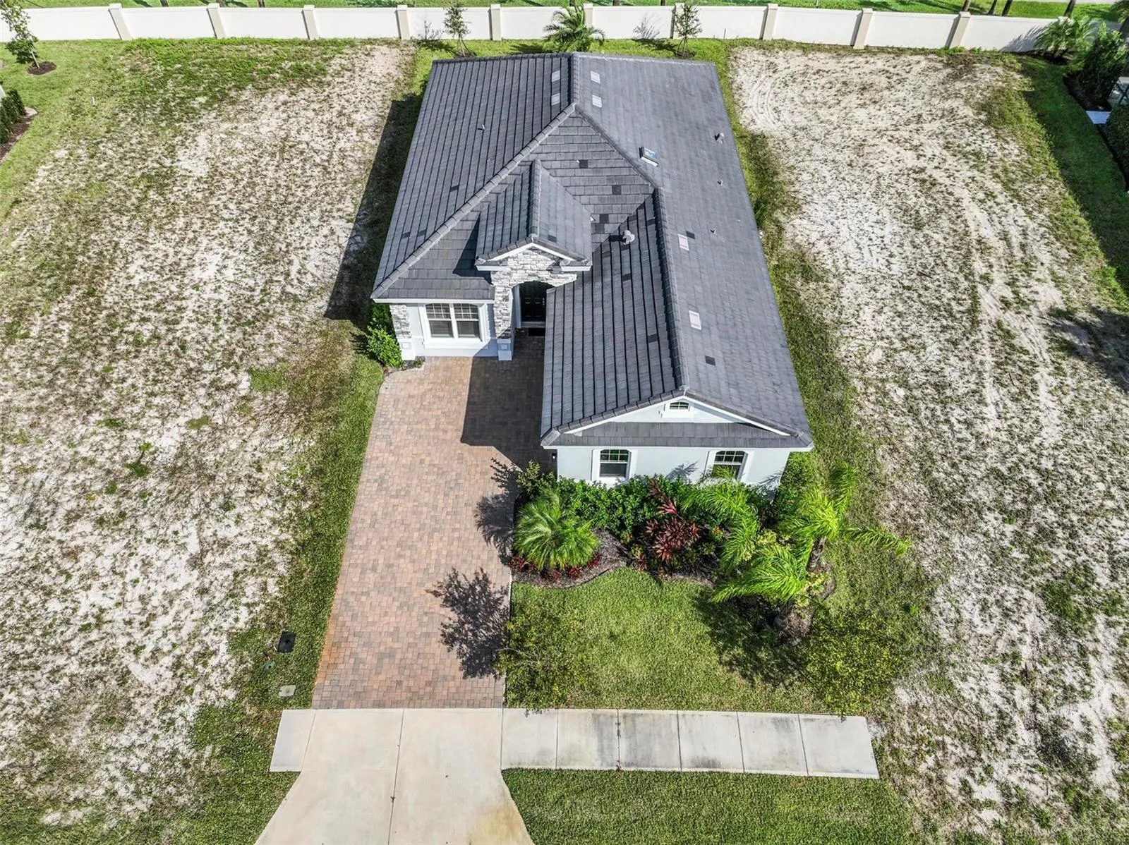14 DEL PALMA DR