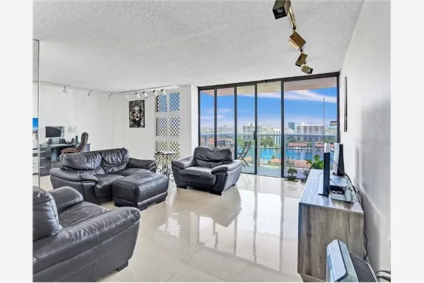 3675 N COUNTRY CLUB DR #2110, #2110