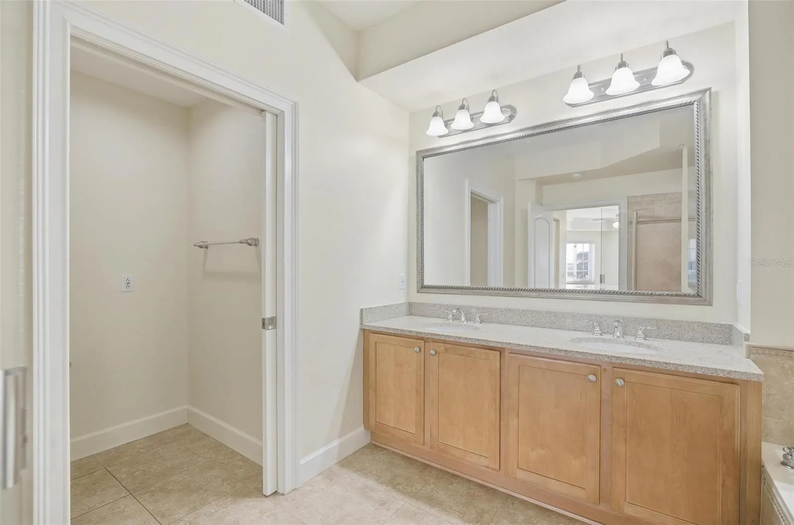 102 YACHT HARBOR DR #376, #376
