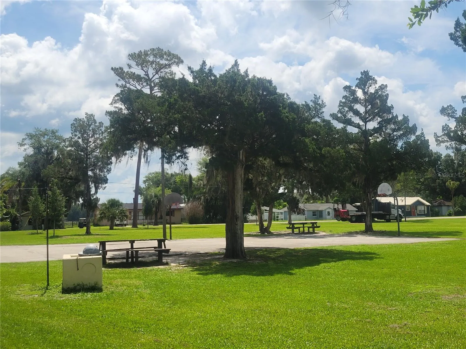 S LAKEVIEW DR