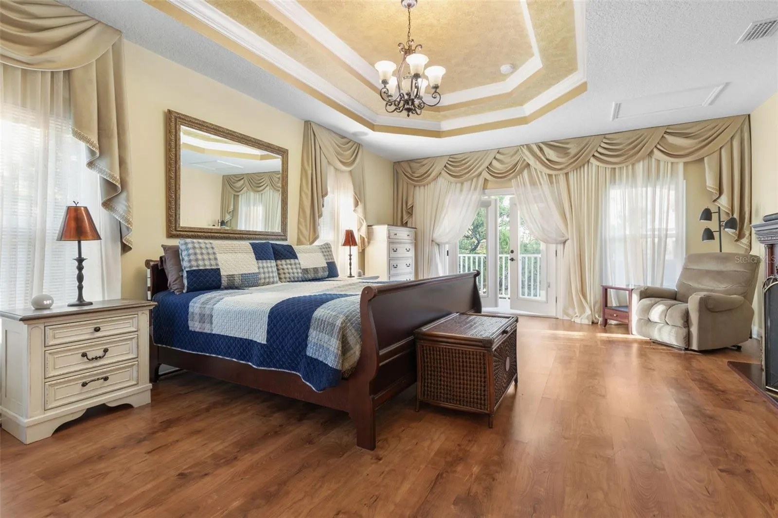25 EMERALD LAKE CT