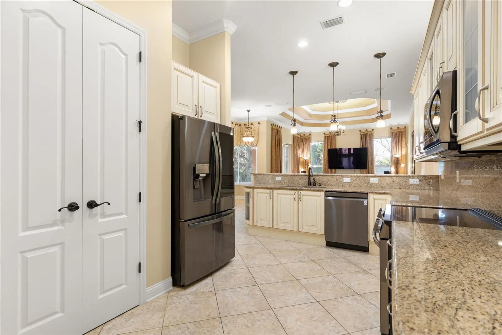 25 EMERALD LAKE CT