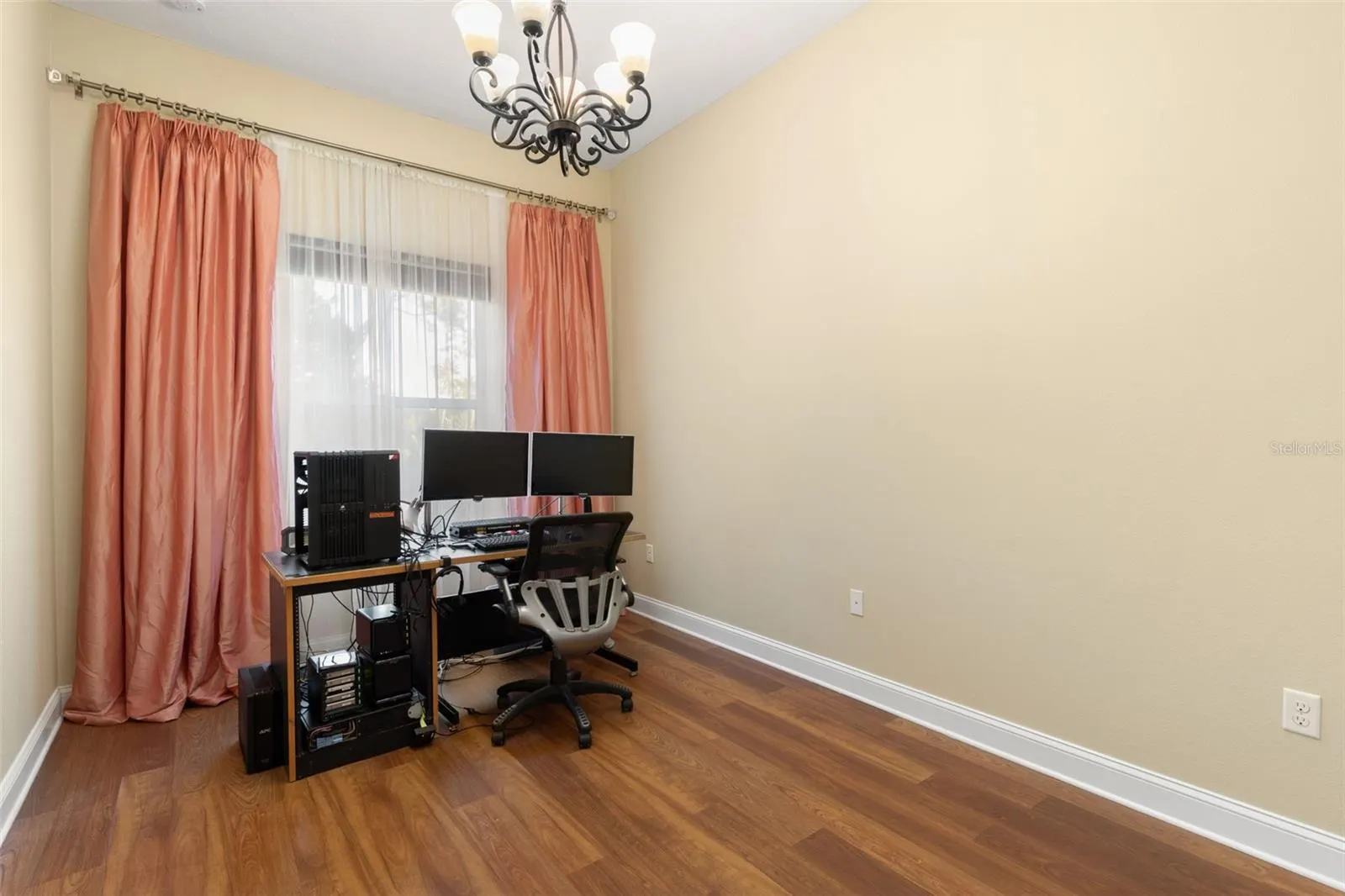 25 EMERALD LAKE CT