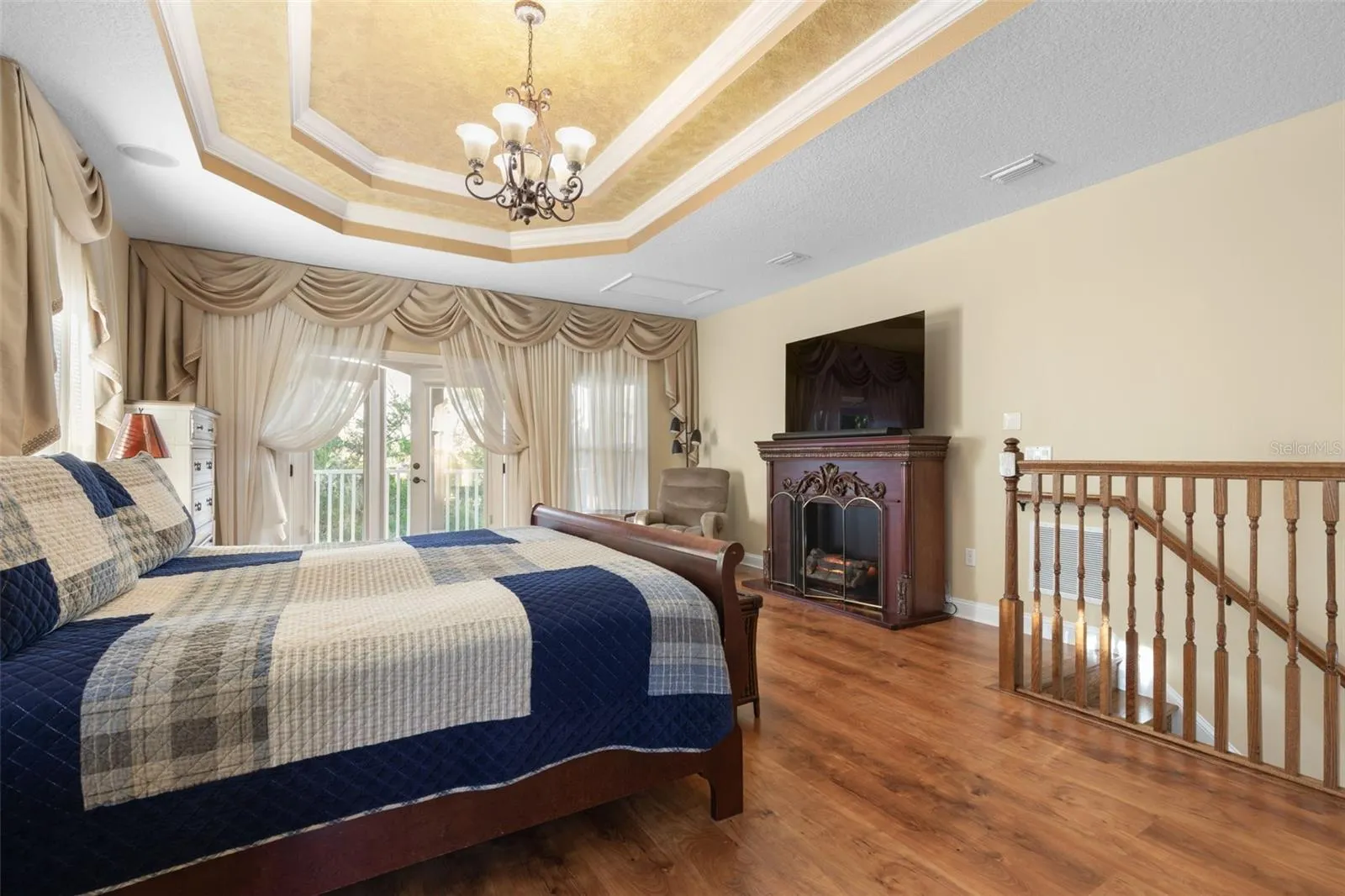 25 EMERALD LAKE CT