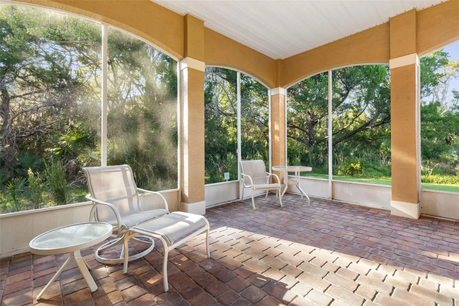 25 EMERALD LAKE CT