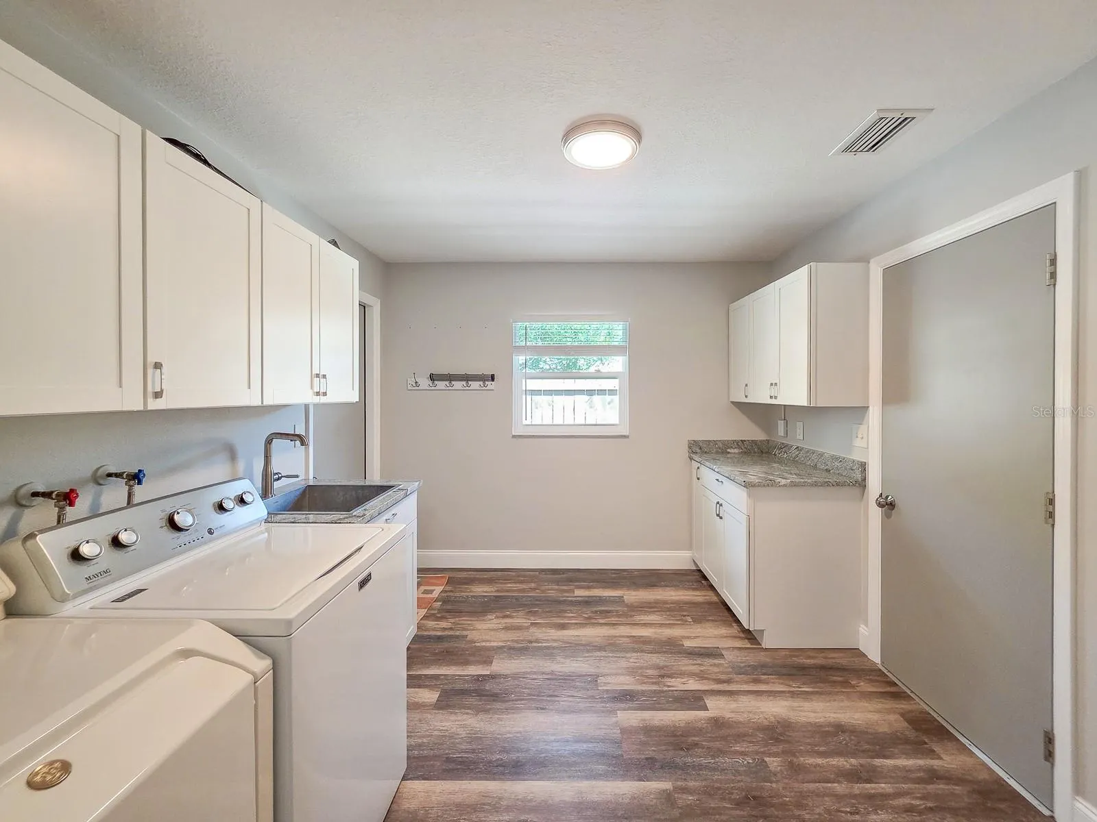 24 COURTNEY PL