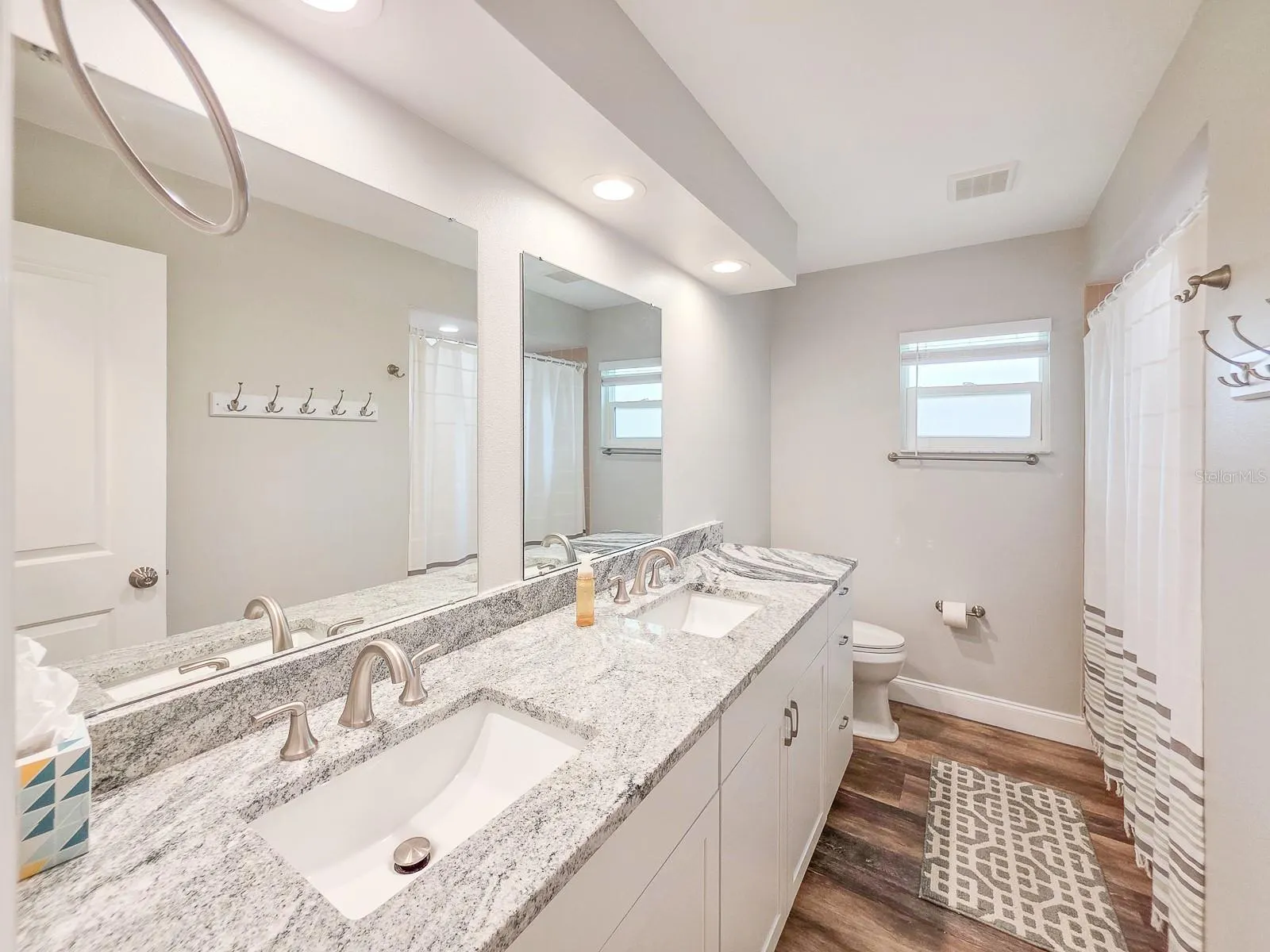 24 COURTNEY PL