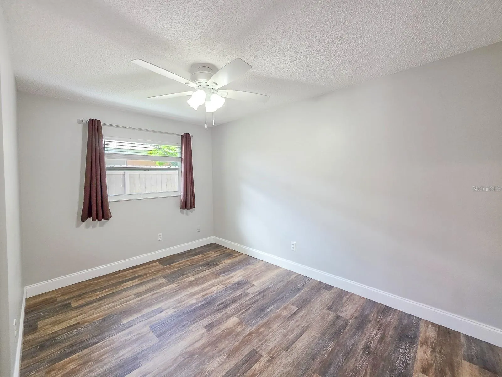 24 COURTNEY PL