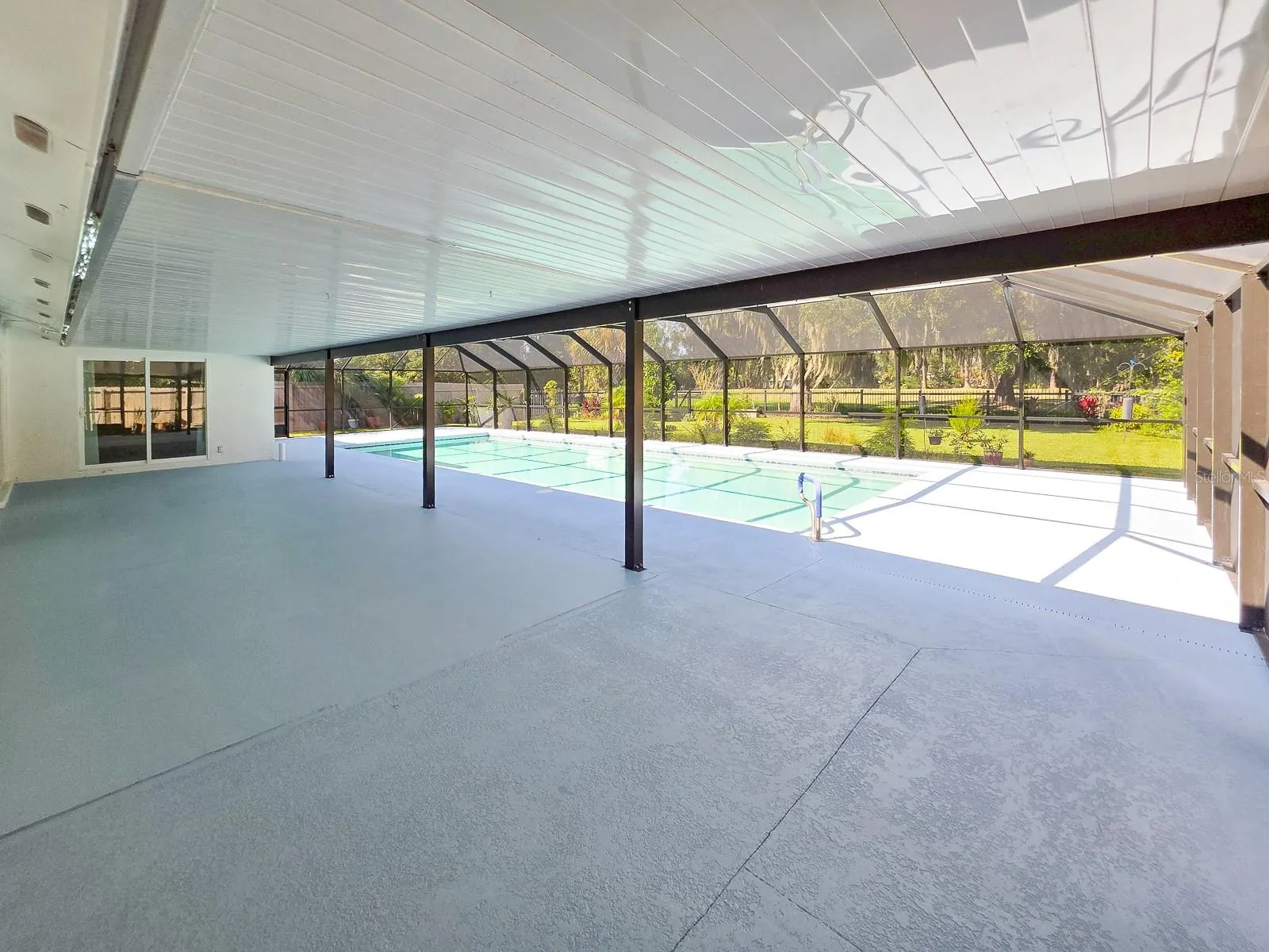 24 COURTNEY PL