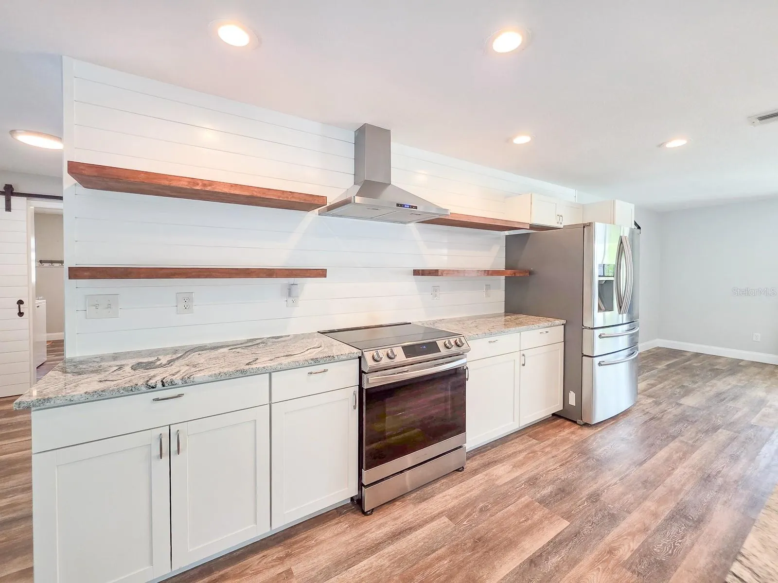 24 COURTNEY PL