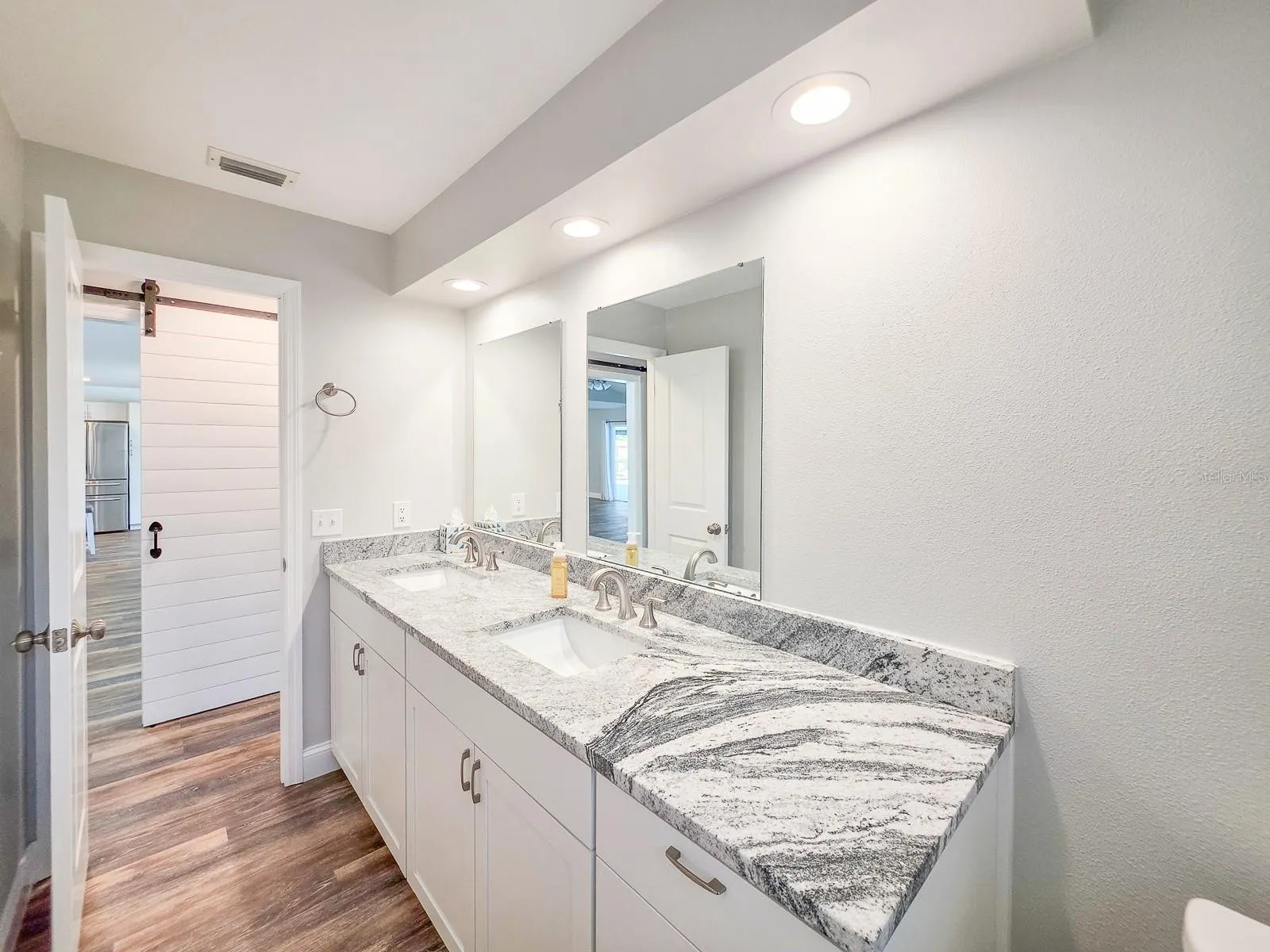 24 COURTNEY PL