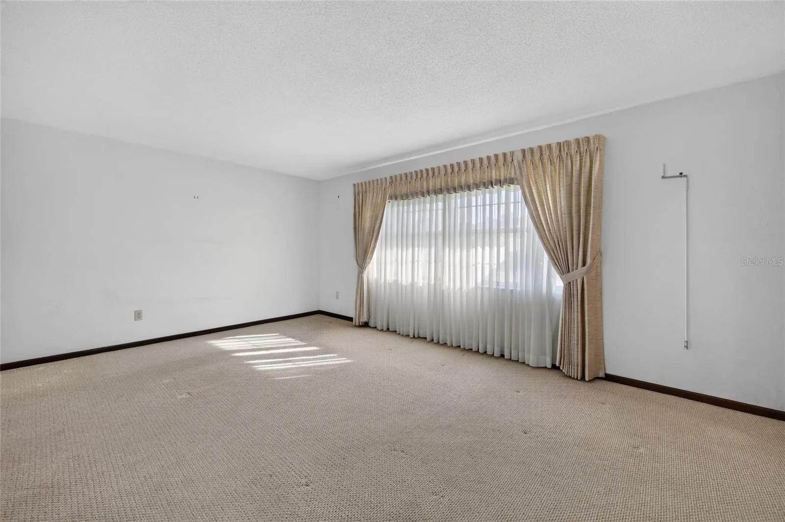1056 KIMBERLY CT