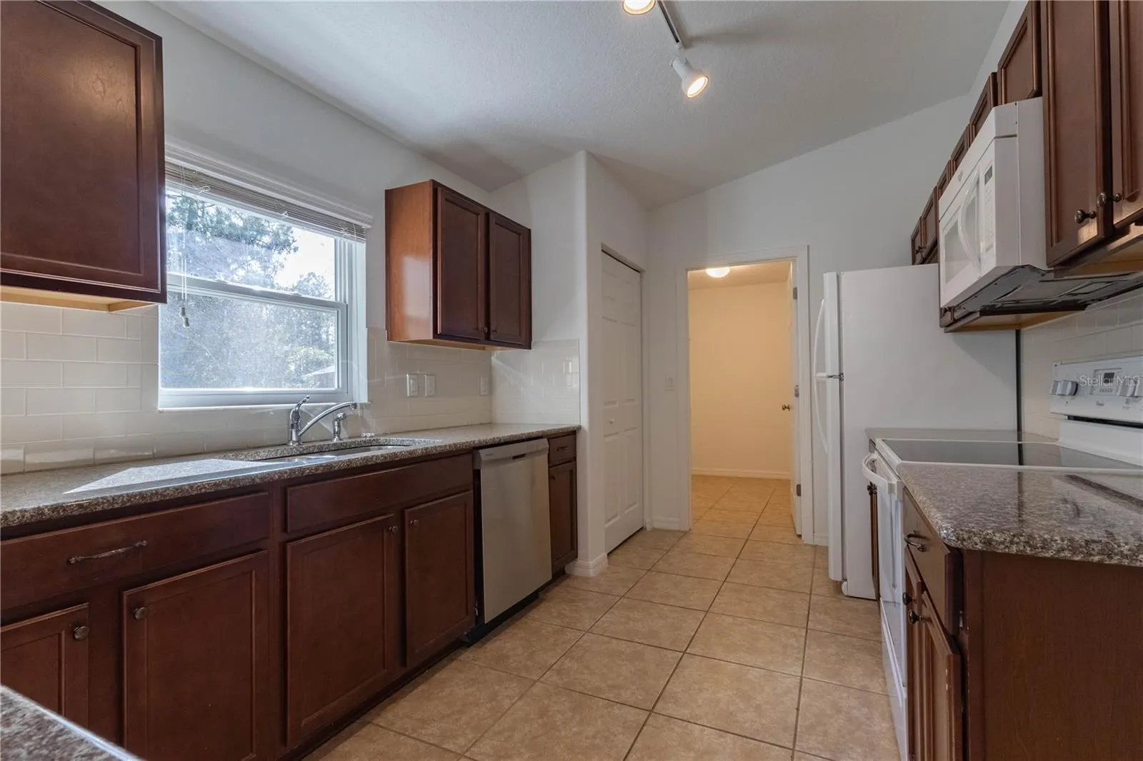 21 WHETSTONE LN