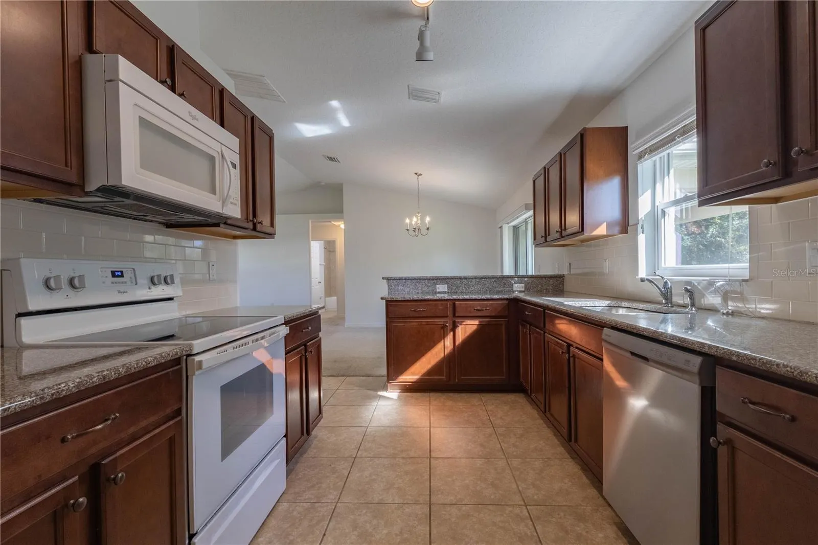 21 WHETSTONE LN